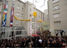 Στις 23 Ιανουαρίου του 2010, αξιωματούχοι από ολόκληρη την Ευρώπη συγκεντρώθηκαν μαζί με χίλιους Σαηεντολόγους και με παρόμοιους σκοπούς για την τελετή των Επίσημων Εγκαινίων του παραρτήματος της Εκκλησίας της Σαηεντολογίας της Ευρώπη, στις Βρυξέλλες.